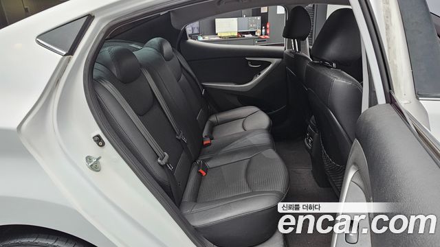 Hyundai AVANTE 2014 — photo 17