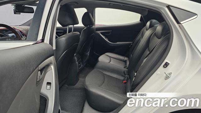 Hyundai AVANTE 2014 — photo 18