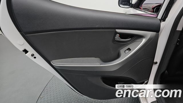 Hyundai AVANTE 2014 — photo 15