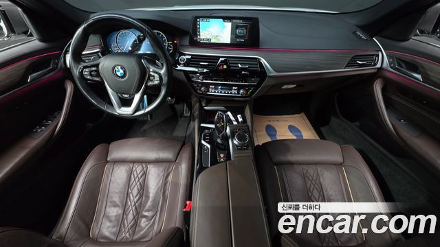 BMW 5-Series 2018 — photo 10