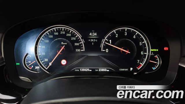 BMW 5-Series 2018 — photo 11