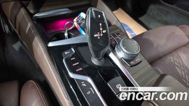 BMW 5-Series 2018 — photo 12