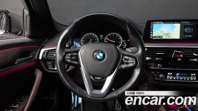 BMW 5-Series 2018 — photo 19