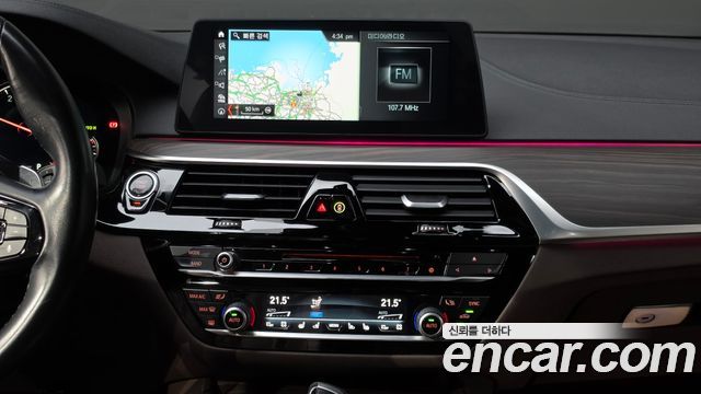 BMW 5-Series 2018 — photo 20
