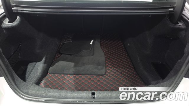 BMW 5-Series 2018 — photo 26