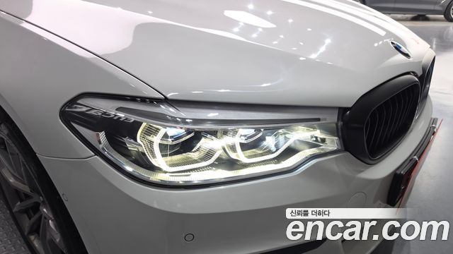 BMW 5-Series 2018 — photo 8