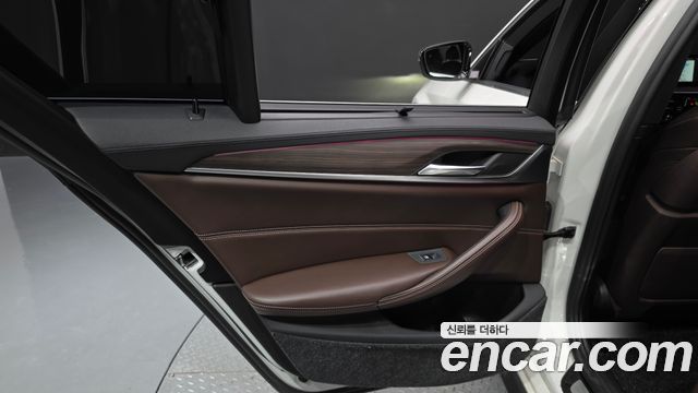 BMW 5-Series 2018 — photo 15
