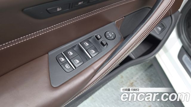 BMW 5-Series 2018 — photo 27