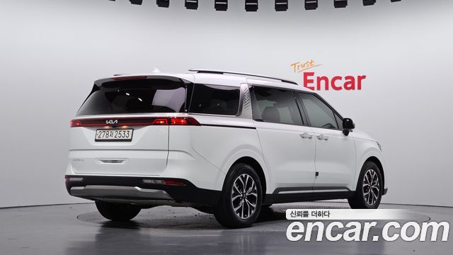 Kia Canival 2023 — photo 2