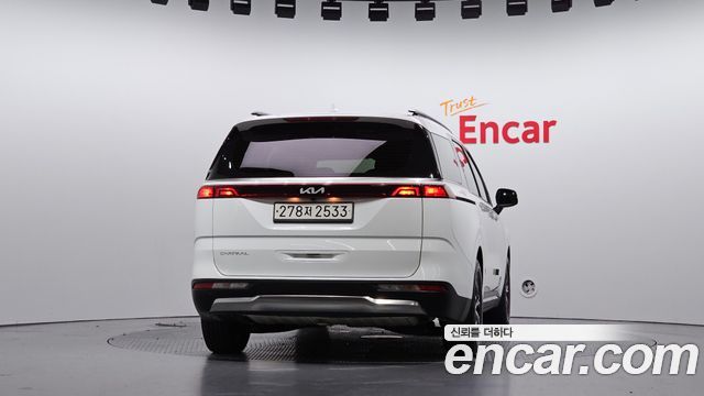 Kia Canival 2023 — photo 4