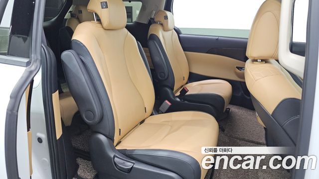 Kia Canival 2023 — photo 17