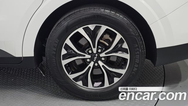 Kia Canival 2023 — photo 7