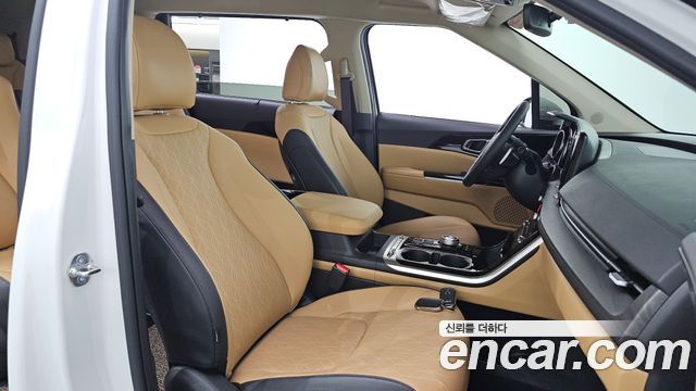 Kia Canival 2023 — photo 16