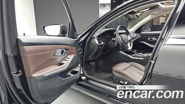 BMW 3-Series 2022 — photo 13