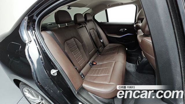 BMW 3-Series 2022 — photo 17