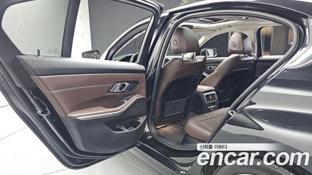 BMW 3-Series 2022 — photo 18