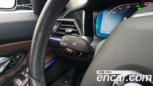 BMW 3-Series 2022 — photo 26
