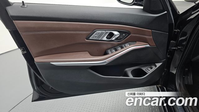 BMW 3-Series 2022 — photo 14