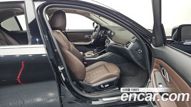 BMW 3-Series 2022 — photo 16