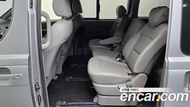 Hyundai Starex 2021 — photo 16