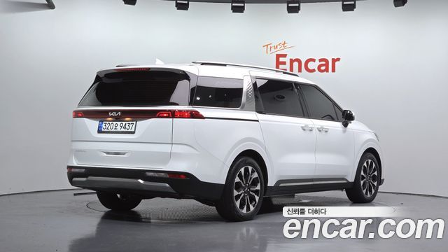 Kia Canival 2023 — photo 2