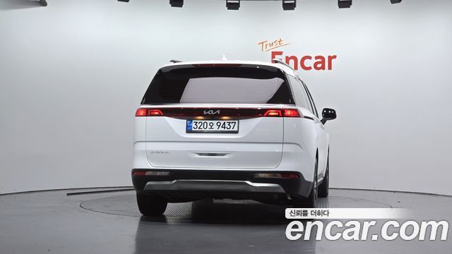 Kia Canival 2023 — photo 4