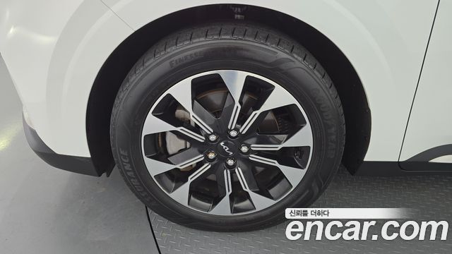 Kia Canival 2023 — photo 5