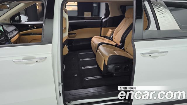 Kia Canival 2023 — photo 17