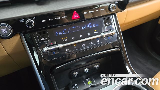 Kia Canival 2023 — photo 30