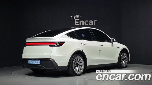 Tesla Model Y 2025 — photo 2