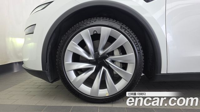 Tesla Model Y 2025 — photo 5