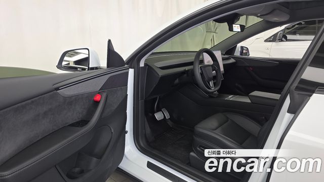 Tesla Model Y 2025 — photo 13