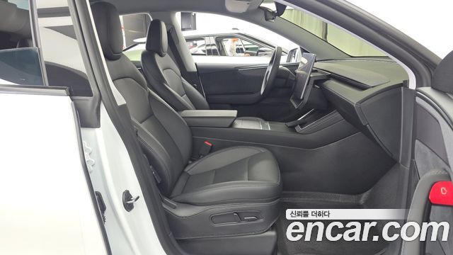 Tesla Model Y 2025 — photo 17