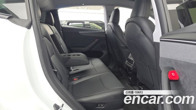 Tesla Model Y 2025 — photo 18