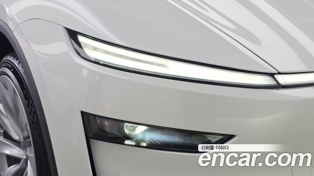 Tesla Model Y 2025 — photo 8