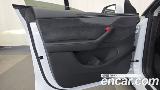 Tesla Model Y 2025 — photo 14