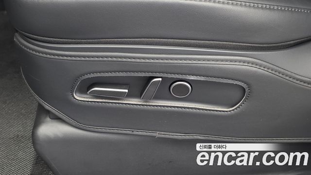 Tesla Model Y 2025 — photo 28