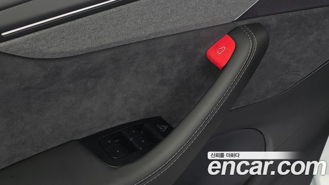 Tesla Model Y 2025 — photo 29