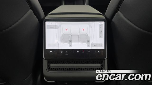 Tesla Model Y 2025 — photo 31