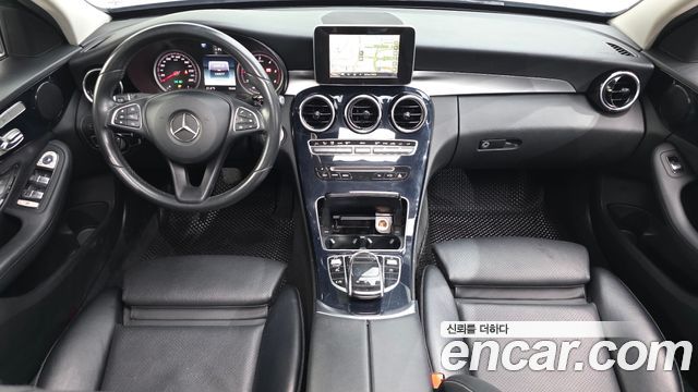 Mercedes-Benz C-Class 2018 — photo 10