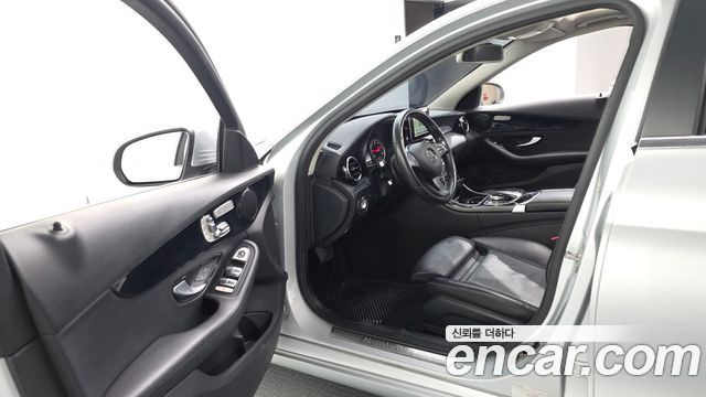 Mercedes-Benz C-Class 2018 — photo 13