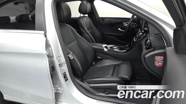 Mercedes-Benz C-Class 2018 — photo 17