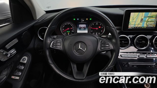 Mercedes-Benz C-Class 2018 — photo 19