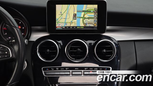 Mercedes-Benz C-Class 2018 — photo 20