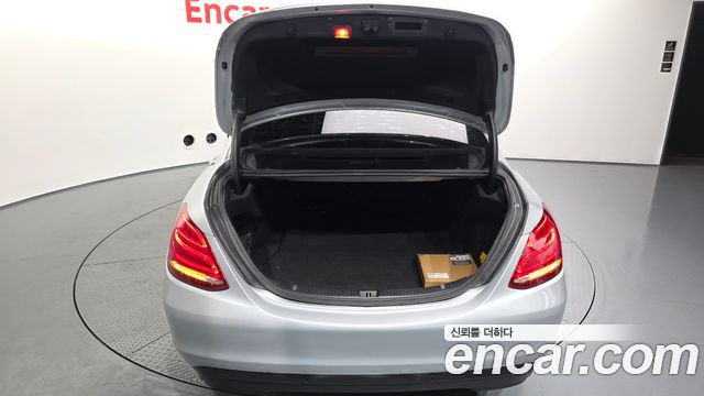 Mercedes-Benz C-Class 2018 — photo 26
