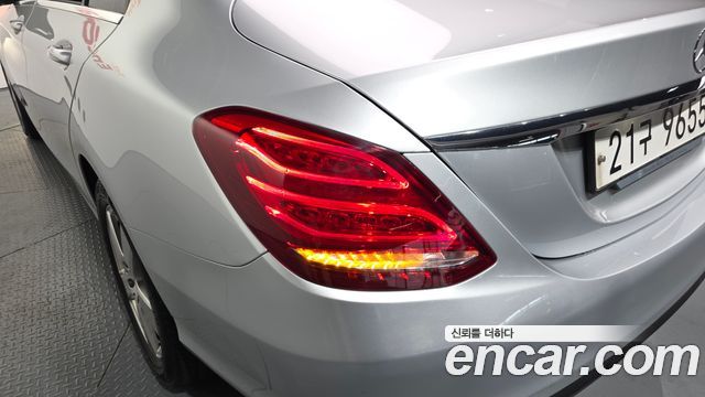Mercedes-Benz C-Class 2018 — photo 9