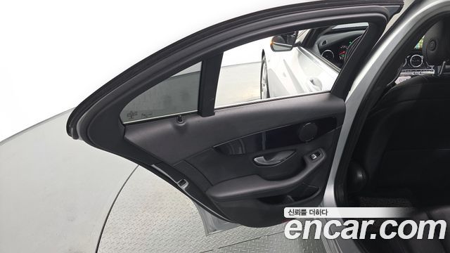 Mercedes-Benz C-Class 2018 — photo 15