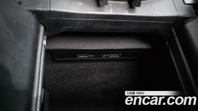 Mercedes-Benz C-Class 2018 — photo 16