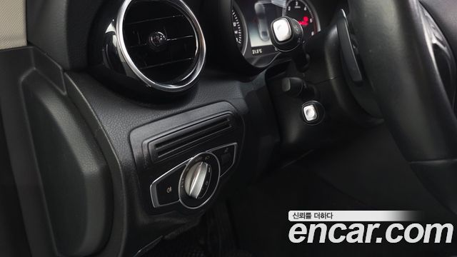 Mercedes-Benz C-Class 2018 — photo 29