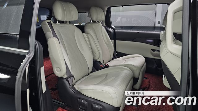 Kia Canival 2021 — photo 17